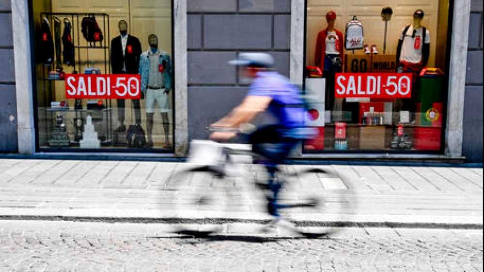 Al via i saldi estivi, tra acquisti in leggera risalita e obbligatorietà del pos