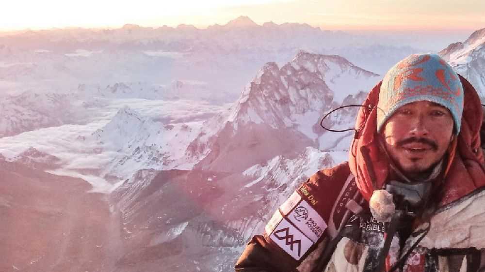 Alpinista nepalese scala tutte le 14 vette sopra gli 8mila