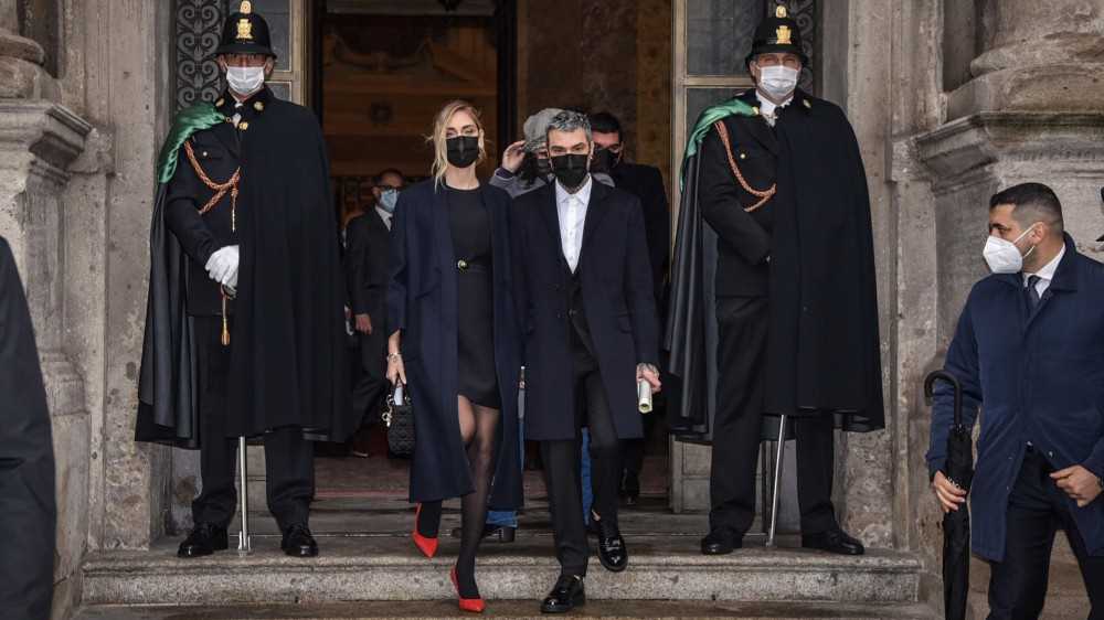 Ambrogini d'oro, a Milano premiati gli operatori sanitari caduti sul lavoro per il Covid, Chiara Ferragni e Fedez per il loro contributo sociale