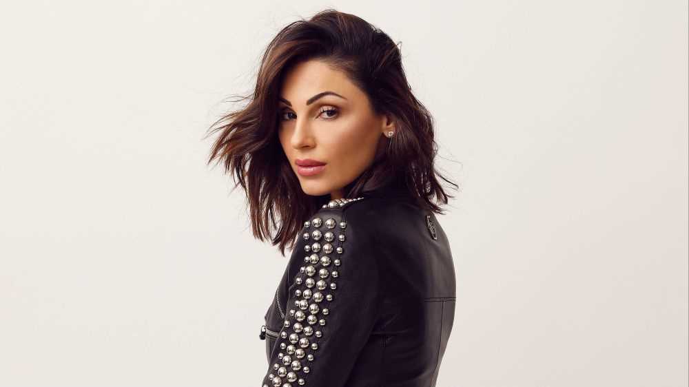 Anna Tatangelo in collegamento con RTL 102.5, “Nel nuovo disco una Anna completamente diversa”