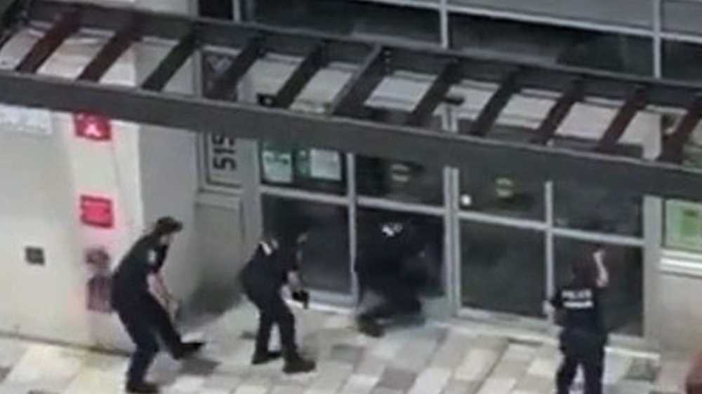 Antisemitismo, paura a Montreal: tre morti in una sparatoria nel quartiere ebraico. Il killer in mimetica