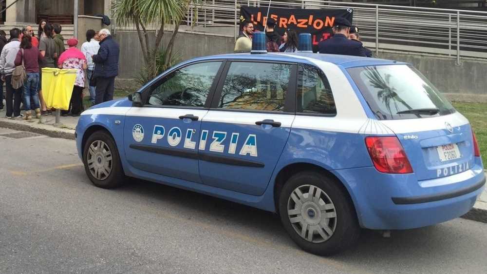 Arrestato diciassettenne, accusato di progettare una strage a scuola; appartiene a un gruppo di suprematisti razzisti