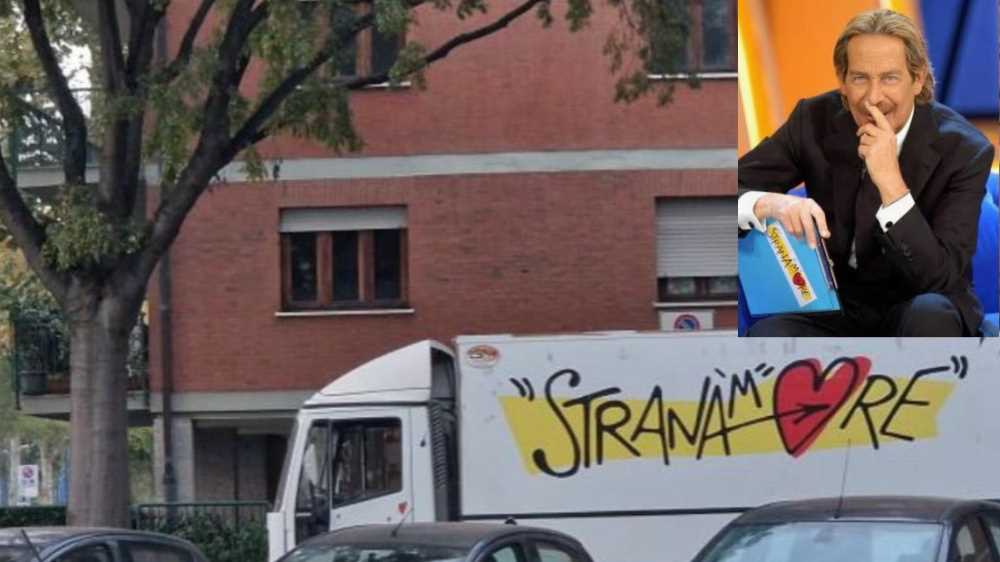 "Arriva Stranamore": sui social gira una foto che diventa virale. Operazione amarcord sul programma tv