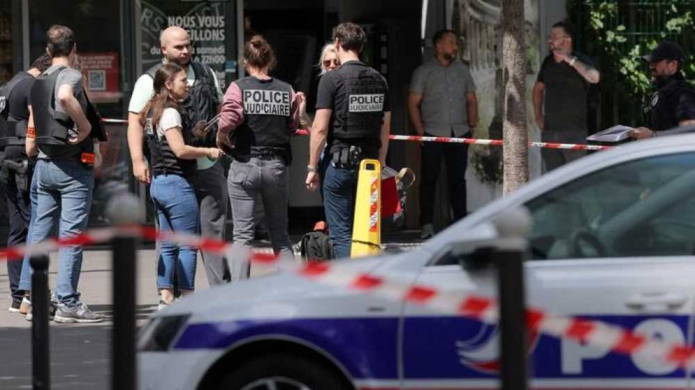 Attacco con coltello a Parigi, un uomo cerca di uccidere tre donne, mi ha mandato Allah