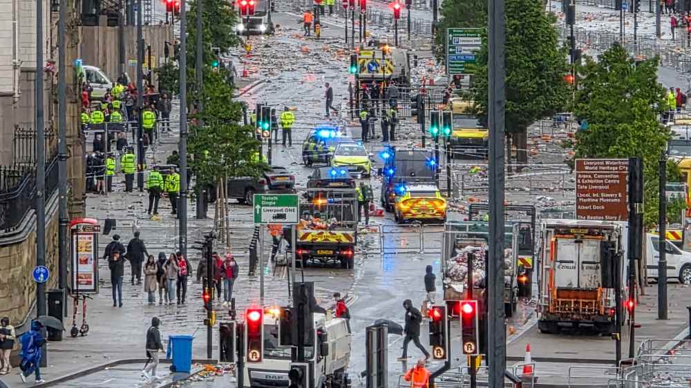 Auto sulla folla a Liverpool durante la festa dei Reds per la vittoria della Premier League, indaga anche l'antiterrorismo