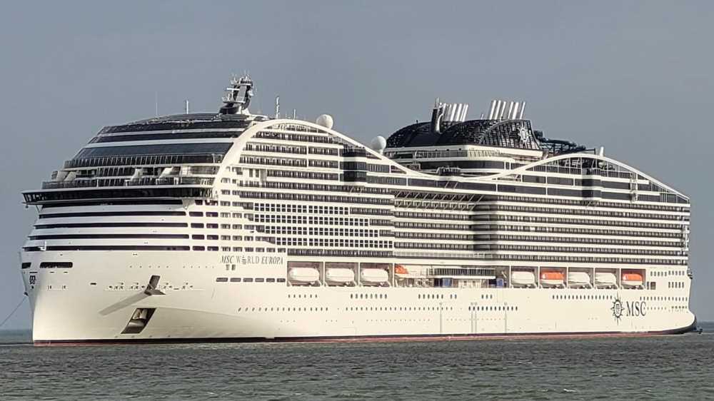 Avaria per una nave da crociera al largo di Ponza, ora il problema è risolto: ripresa la navigazione