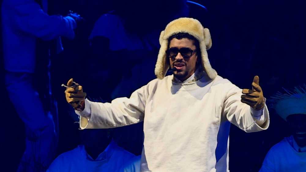 Bad Bunny al Super Bowl, negli Stati Uniti non si fermano le polemiche: 55.000 firme per una petizione che mira a sostituirlo