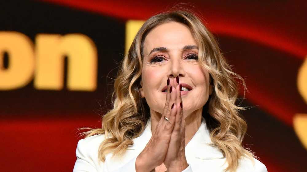 Barbara d'Urso festeggia il ritorno in televisione a colpi di share, virale l'incontro con la giuria di "Ballando con le stelle"