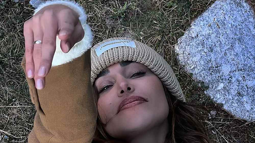 Belen Rodriguez con la fede al dito, la foto che fa impazzire i fan diventa virale