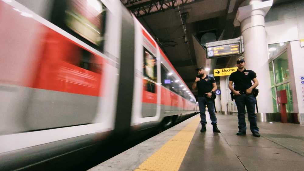 Bologna, ucciso un capotreno nei pressi della stazione, caccia al presunto assassino