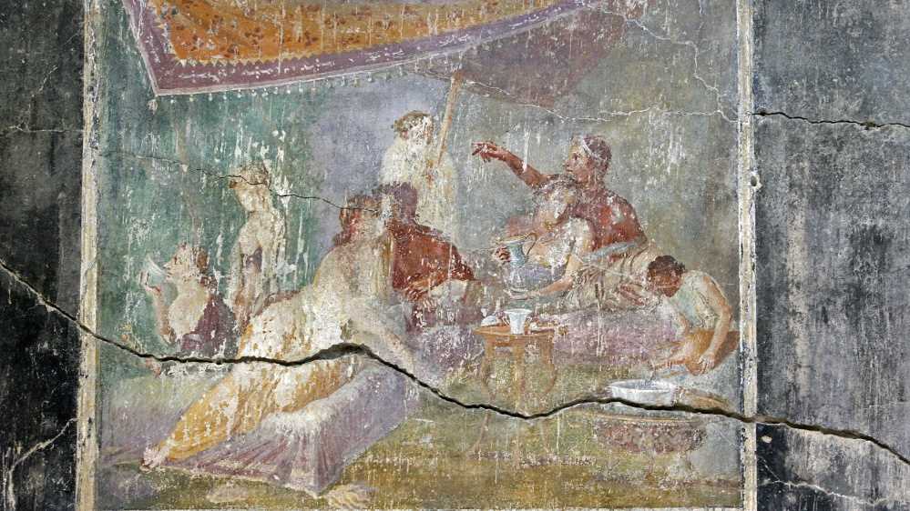 Pompei, non solo l'eruzione ma anche un terremoto. Ritrovati due corpi nello Scavo dei Casti Amanti