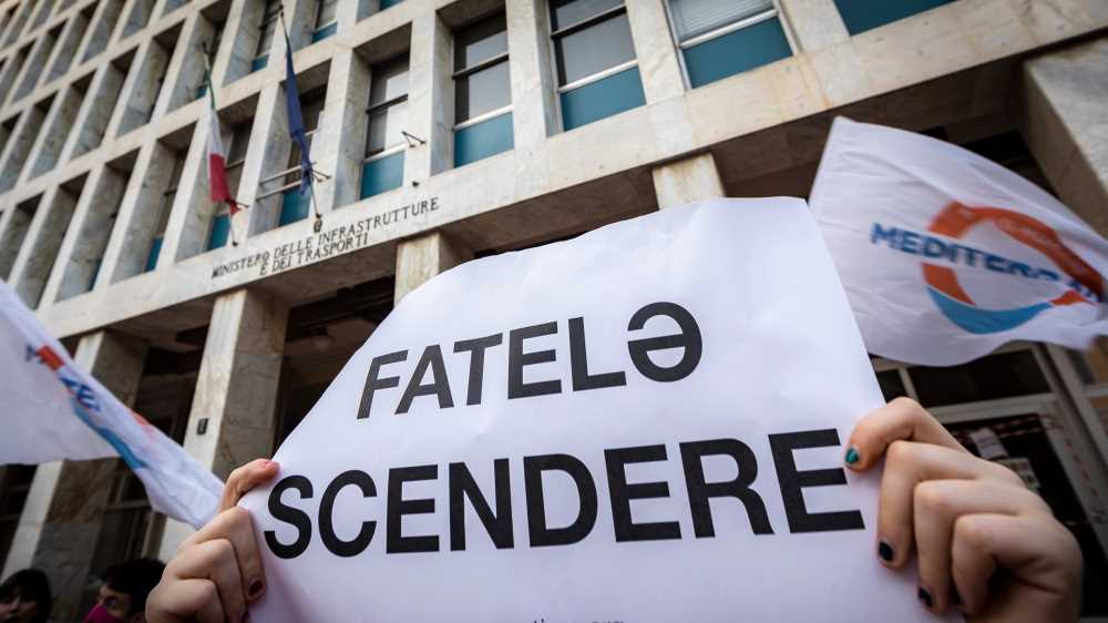 Braccio di ferro Roma-Parigi sulla Ocean Vicking, la Francia apre il porto di Marsiglia