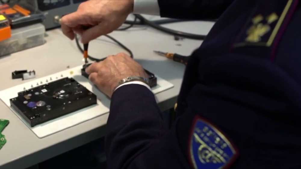 Brescia, 19enne denunciato per revenge porn, foto intime dell’ex diffuse sui social