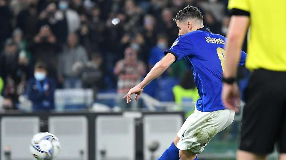 Calcio, l'Italia spreca il colpo del ko, Jorginho tira alto il rigore della vittoria, all'Olimpico finisce 1-1