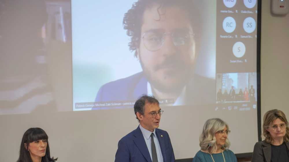 Cambio di programma, slitta di due giorni l’arrivo in Italia di Patrick Zaki