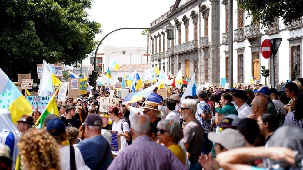 Canarie, cortei e proteste nell'arcipelago per un turismo equo e sostenibile