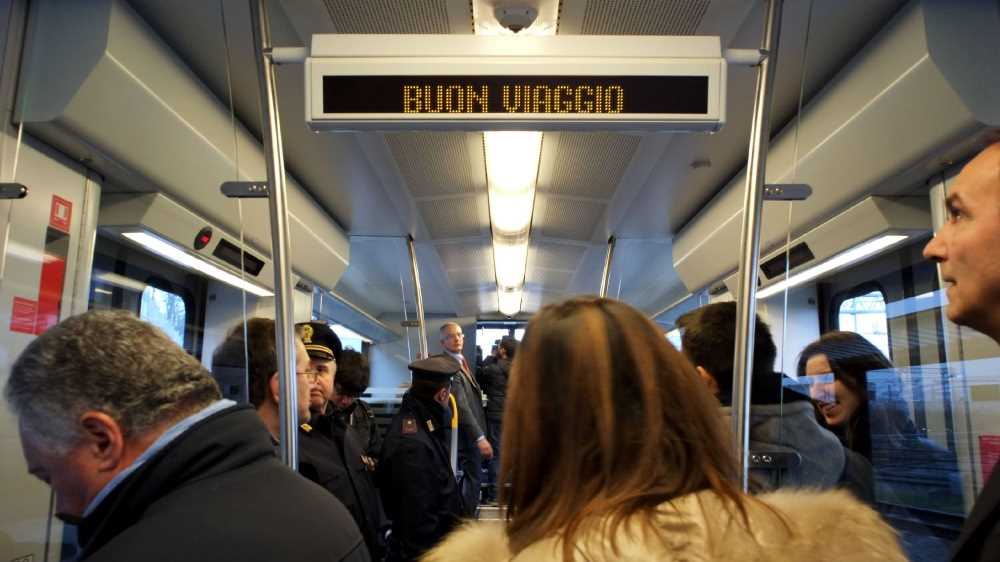 Capotreno va in pensione e si commuove, il video è virale