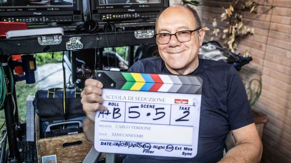Carlo Verdone: al via le riprese di Scuola di Seduzione, il nuovo film con Karla Sofía Gascón nel cast