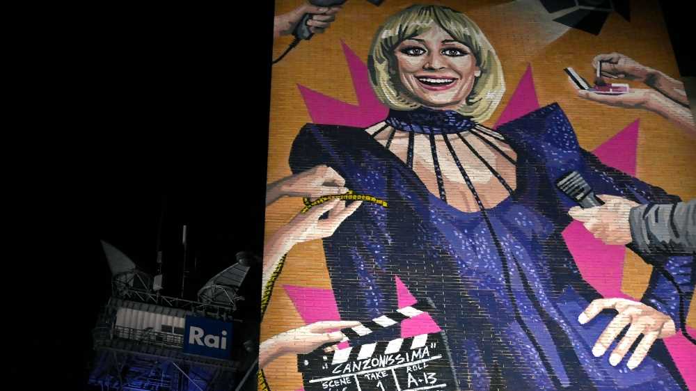 Carrà: spunta il figlio adottivo segreto in una causa. Era il suo manager e segretario