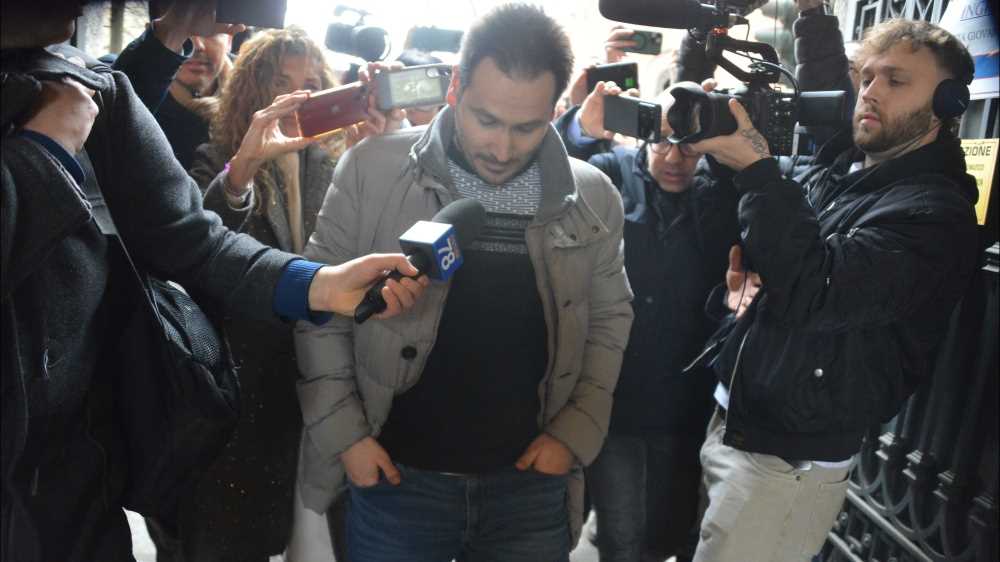Caso Garlasco, Andrea Sempio non si presenta per l'interrogatorio e il Tg1 rivela che una sua impronta è stata trovata vicino al corpo di Chiara Poggi