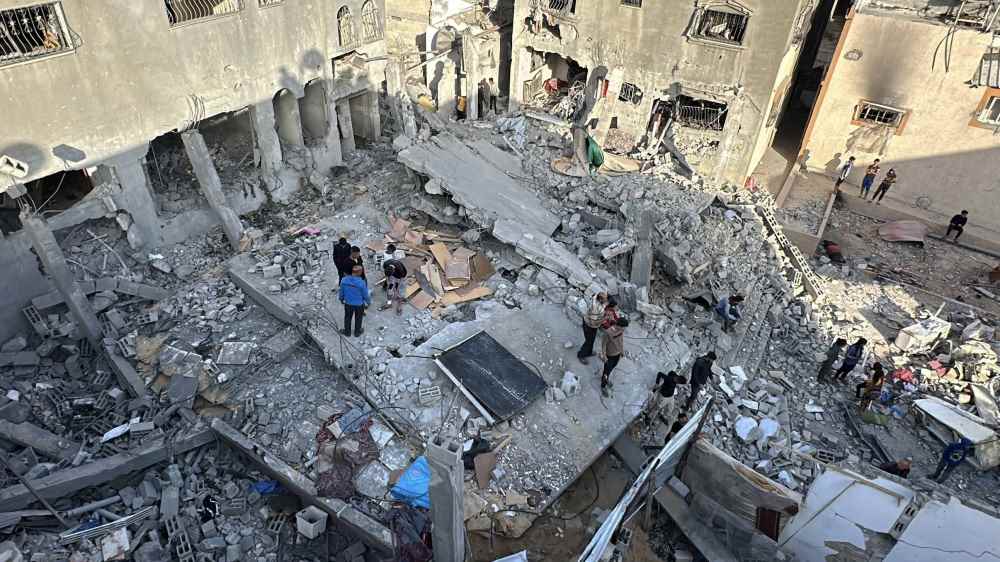 Colpita la chiesa della Sacra Famiglia a Gaza. Israelel: un errore. Meloni condanna l'attacco di Israele