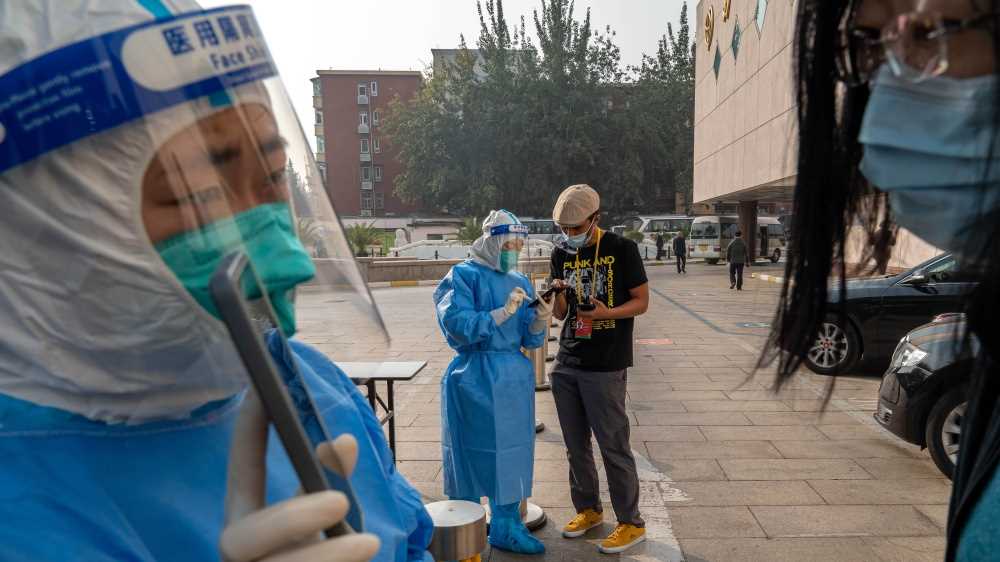Covid: la Cina chiede imparzialità all’Oms, Bruxelles invita Pechino alla trasparenza sui dati