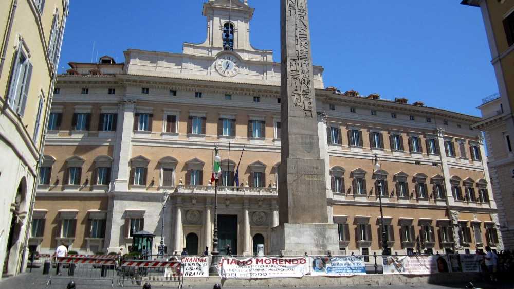 Covid, proteste in tutto il Paese contro le misure restrittive anti-pandemia, incidenti davanti a Montecitorio