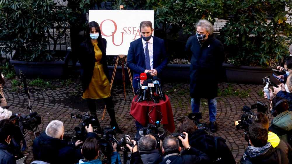 Crisi, anche il voto on line su Rousseau certifica il sì dei 5S a Draghi, ma il Movimento è spaccato