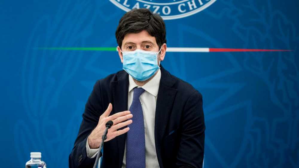 Da oggi niente più Green Pass, le mascherine al chiuso solo su mezzi pubblici, al cinema e teatro e a scuola