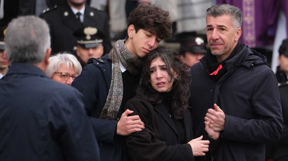 Diecimila persone salutano Giulia Cecchettin. Papà Gino, “grazie per questi 22 anni"