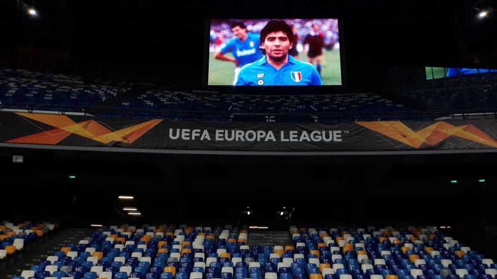 Diego Armando Maradona seppellito nel cimitero dove riposano i genitori, polemiche sulle cure e sui soccorsi all'ex campione argentino
