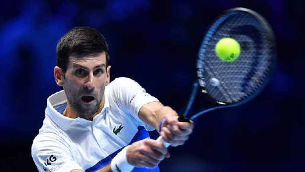 Djokovic in bilico, il ministro dell’Immigrazione australiano prende tempo sull’espulsione