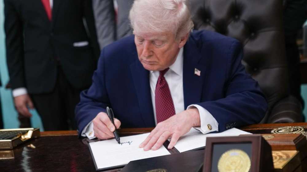 I negoziatori di Stati Uniti e Iran verso Islamabad. Trump: "Gli iraniani non hanno scelta, l'esercito è pronto"