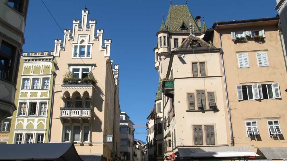 Donna ferita alla gola a Bolzano, arrestato in Germania il genero; era ricercato dalla sera dell'aggressione
