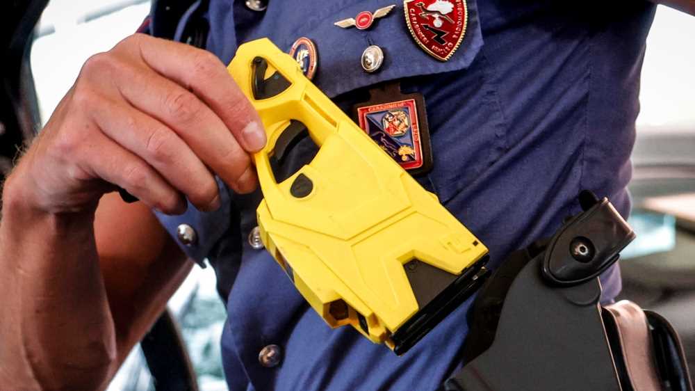 Due decessi in poche ore con l'utilizzo del taser, indagati i carabinieri che gli hanno usati per gli arresti