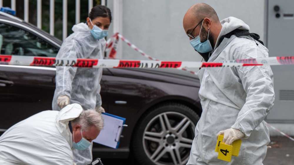 E' morta la donna accoltellata dall'ex marito in strada a Milano. Ora l'accusa è di omicidio aggravato