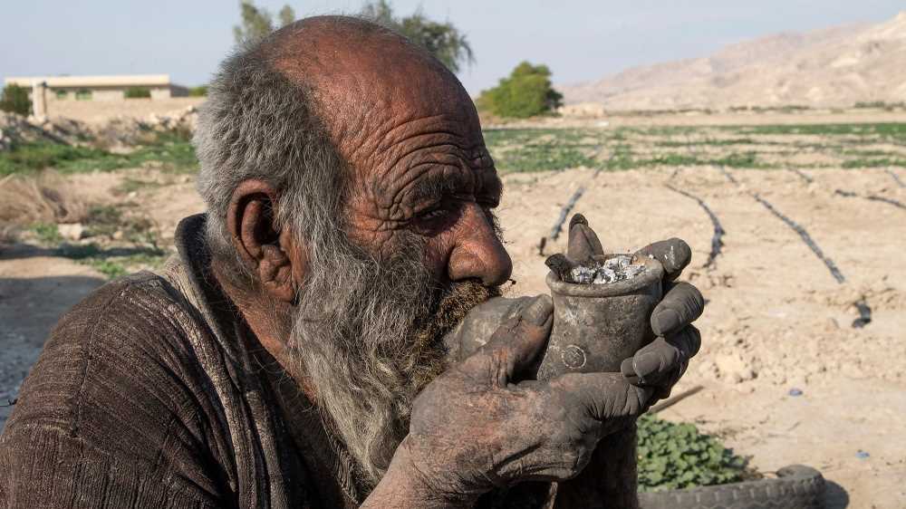 E' morto l'uomo più sporco del mondo, era un eremita, viveva in Iran e non si lavava da cinquanta anni