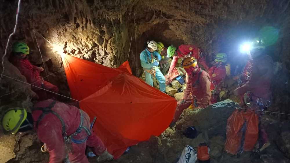 E’ stato tratto in salvo dopo 12 ore lo speleologo intrappolato nella grotta nel cuneese