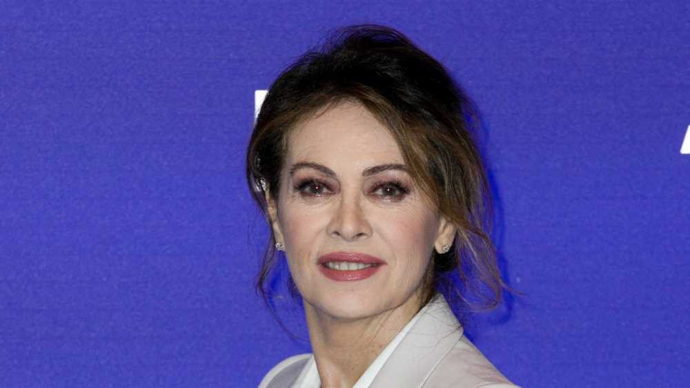 Elena Sofia Ricci a RTL 102.5 News: «Ho chiamato Fiorella Mannoia per dirle che ho scelto un suo brano, “Combattente”, per l’arrivo sul palco dell’Ariston»