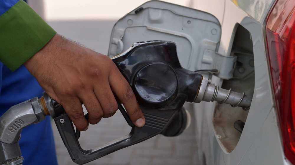 Energia, in arrivo la proroga degli sconti sui carburanti. Ma la maggioranza litiga sul voucher per i redditi bassi