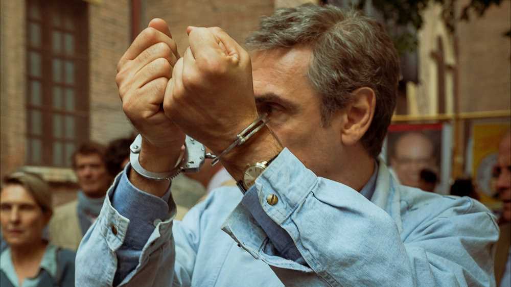 Enzo Tortora, 42 anni fa l'arresto: le prime immagini della serie tv Portobello