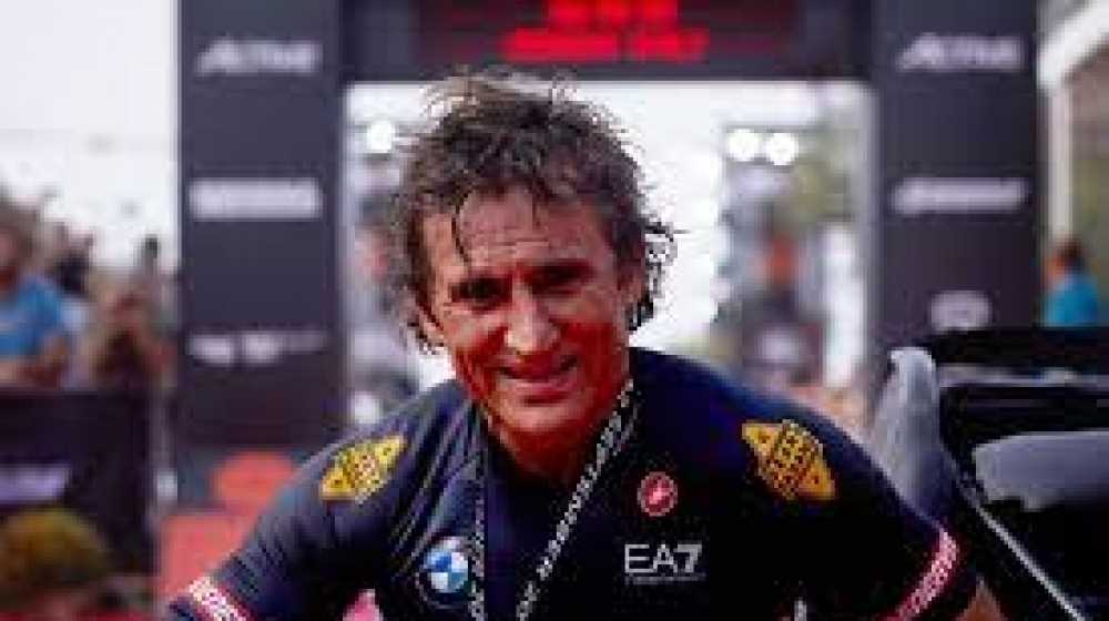 Esattamente un anno fa l'incidente ad Alex Zanardi, "non abbiamo perso la speranza", dicono la moglie e il figlio
