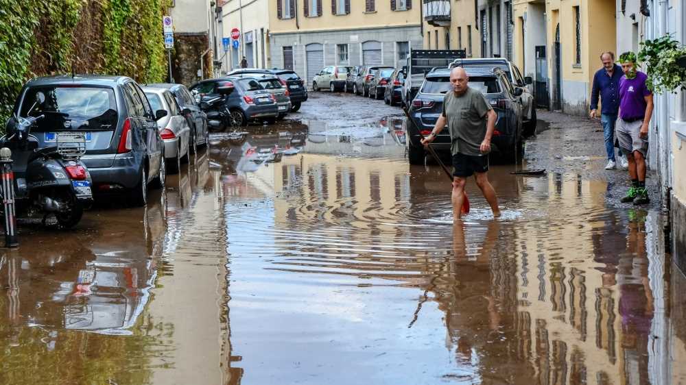Estate addio: forti temporali e trombe d'aria al centro-nord, operai salvati da fiume in piena nella bergamasca