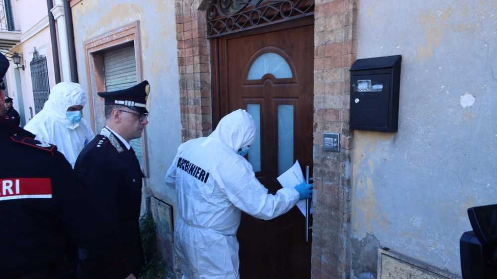 Fano, accoltella i genitori e il fratello. Fermato un 21enne bengalese