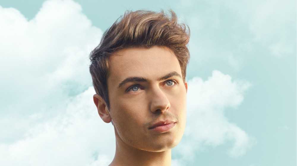 Federico Rossi torna con il singolo "Pesche" dopo lo scioglimento del duo Benji & Fede