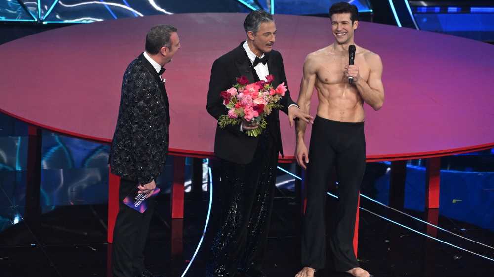 Festival di Sanremo. Fiorello show in finale. Esordio da co-conduttore tra Modugno e Jackson