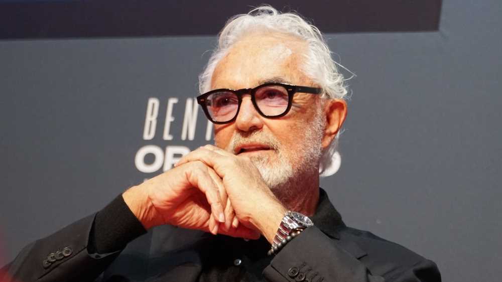 Flavio Briatore operato al cuore, salvato dalla prevenzione. Tumore benigno trovato grazie a controllo, il manager già dimesso