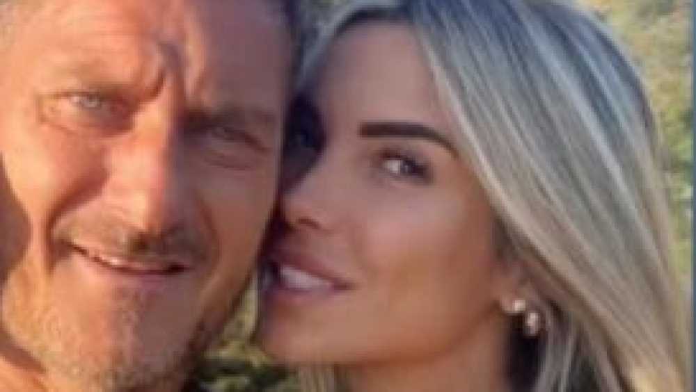 Francesco Totti vola a New York, fuga romantica con Noemi Bocchi