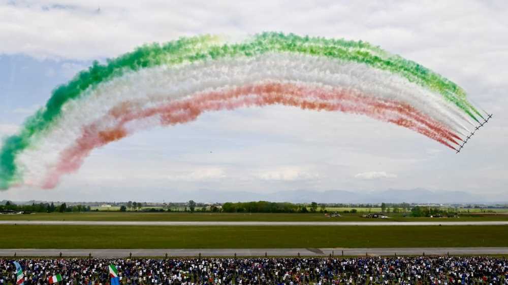 Frecce tricolori, al via stagione acrobatica e poi tour in Usa. Il presidente del Senato, La Russa, ho pensato fosse giusto celebrare qui Primo maggio