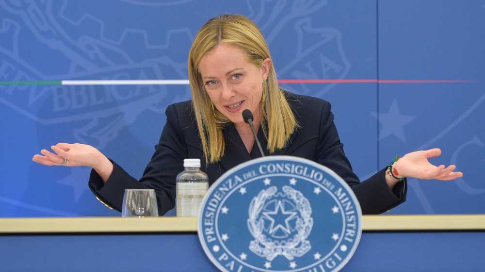 Giorgia Meloni a Bruno Vespa: ecco come ho tenuto a bada Berlusconi, Salvini e ma anche Macron